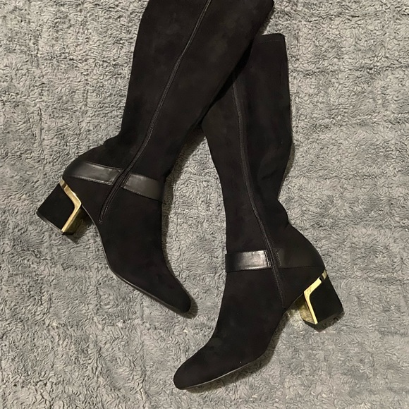 DKNY: Caira Heeled Boots - Picture 3 of 5